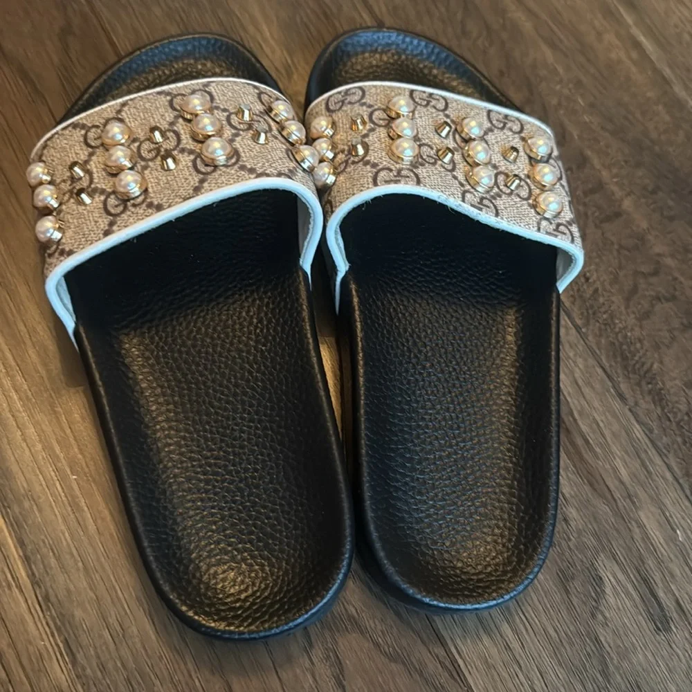 Gucci slides kids size 32 or USA 1